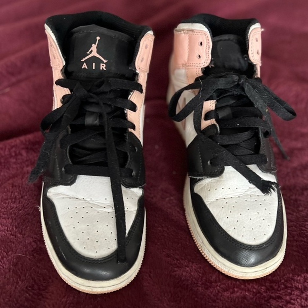 Nike Air Jordan Kids Size 6.5 (similar to Women’s US9/EU 39)